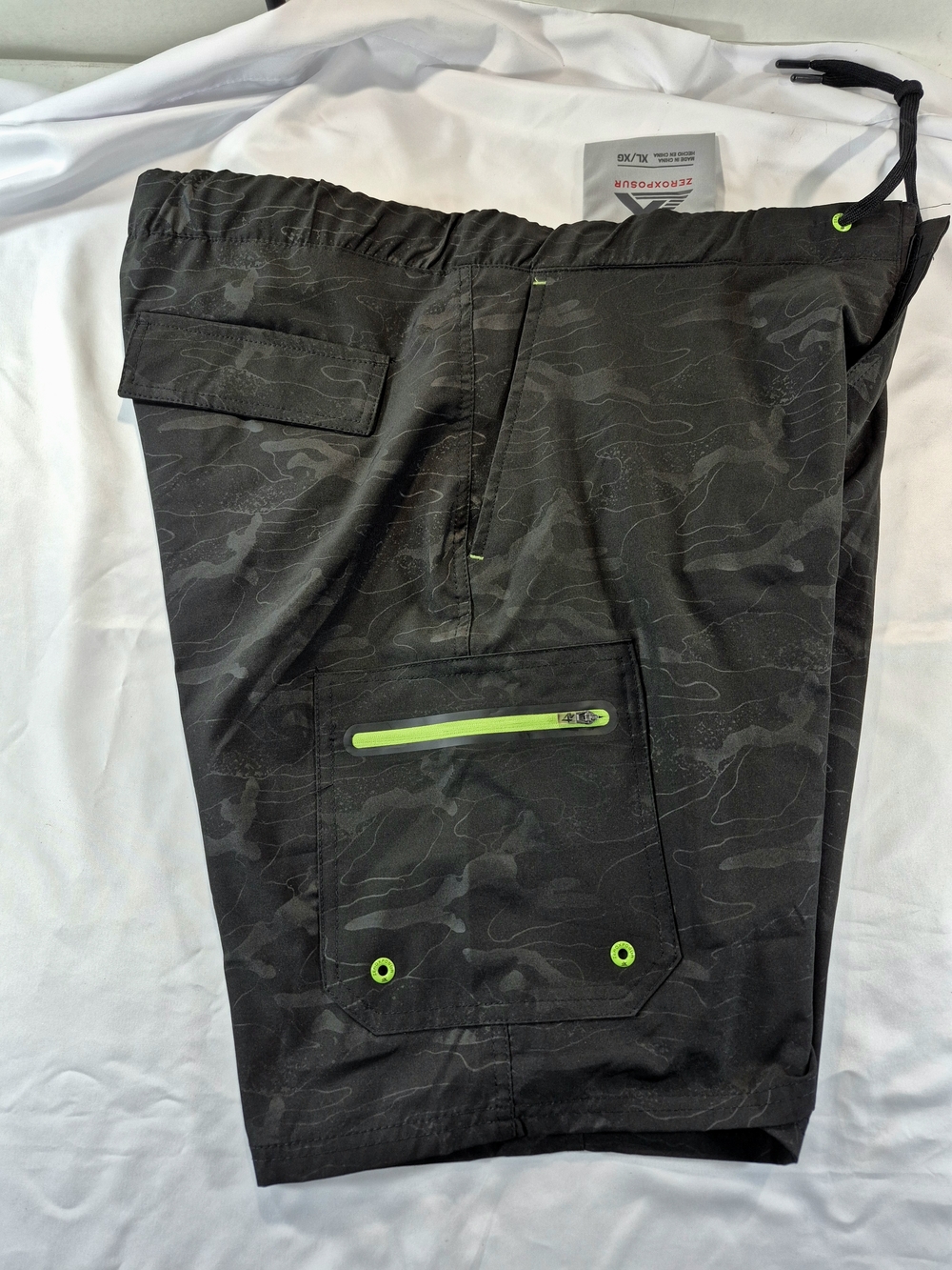 ZeroXposur Men's Black Neon Accent Camo Swim Trunks Board Shorts - XL Quick Dry
